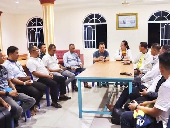 Cen Sui Lan Anggota DPR RI Dapil Kepri menerima aspirasi dari Bupati Lingga Muhammad Nizar, pada saat Kundapil ke Kabupaten Lingga, Minggu (14/5/2023) sampai Rabu (17/5/2023). Foto: Istimewa
