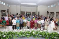 Wali Kota Tanjungpinang, Hj. Rahma, S.P.,M.M, menghadiri Halalbihalal dan disejalankan pelepasan calon jemaah haji yang digelar Himpunan Keluarga Serasan (HKS) Tanjungpinang di Aula SMPN 4 Tanjungpinang, Minggu (21/5/2023). Foto: Diskominfo Tanjungpinang 