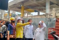 Anggota DPR RI dari Partai Golkar Dapil Kepulauan Riau Cen Sui Lan, saat mengecek kesiapan pembangunan Pasar Baru Tanjungpinang pada oktober tahun 2022 lalu. Foto: Istimewa