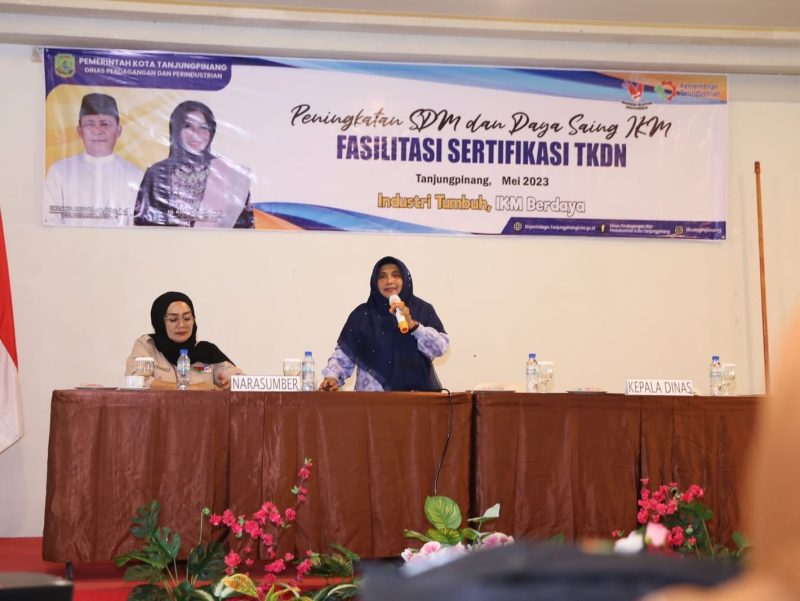 Wali Kota Tanjungpinang Rahma saat meninjau pelatihan TKDN di Hotel CK Tanjungpinang, Selasa (23/05). Foto: Diskominfo Tanjungpinang 