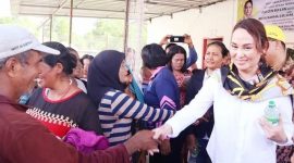 Cen Sui Lan Anggota DPR RI Fraksi Golkar Dapil Kepri bersilaturahmi dengan warga jalan Nusantara-Cenderawasih, Jalan Panglima Dompak dan Jalan Jaya Kelana, Tanjungpinang. F- yen/suaraserumpun.com 