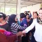 Cen Sui Lan Anggota DPR RI Fraksi Golkar Dapil Kepri bersilaturahmi dengan warga jalan Nusantara-Cenderawasih, Jalan Panglima Dompak dan Jalan Jaya Kelana, Tanjungpinang. F- yen/suaraserumpun.com 