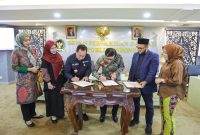 Panitia Perancang Undang-Undang (PPUU) DPD RI membahas Prolegnas RUU Inisiatif DPD RI hingga Revisi RUU tentang Perubahan UU Nomor 32 Tahun 2014 Tentang Kelautan dengan Menteri Hukum dan HAM Yasonna H Laoly dan Kepala Bakamla RI Laksdya TNI Aan Kurnia. Foto: Humas DPD RI
