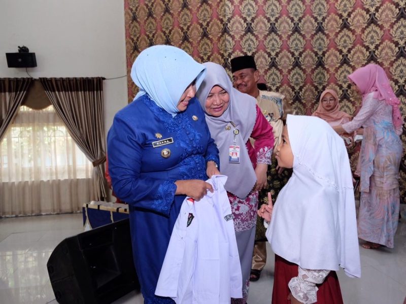 Wali Kota Tanjungpinang Rahma menegaskan kembali bahwa pemerintah kota Tanjungpinang masih, dan akan tetap melaksanakan program pengadaan baju seragam gratis untuk peserta didik baru di tingkat SD dan SMP.  Foto: Diskominfo Tanjungpinang 