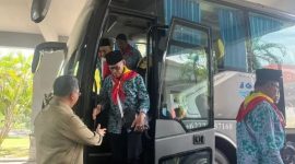 Jamaah calon haji tiba di Embarkasi Hang Nadim Batam, Provinsi Kepulauan Riau (24/5/2023). Foto: ANTARA/Jessica
