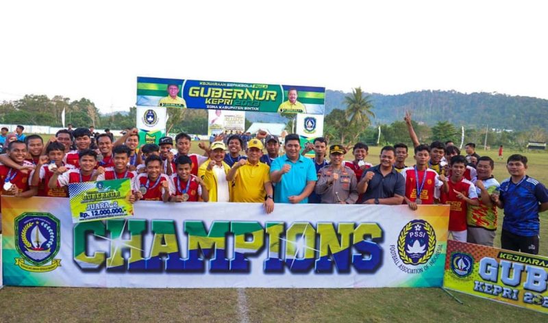 Penutupan Kejuaraan Sepak Bola Piala Gubernur Kepri Tahun 2023 Zona Kabupaten Bintan di Lapangan Sepak Bola Asyura Gunung Lengkuas Km.20 Kijang, Kabupaten Bintan. Foto: Diskominfo Kepri