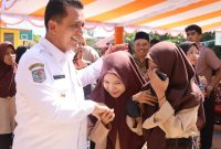Gubernur Kepulauan Riau H. Ansar Ahmad berkunjung dan bersilaturahmi bersama keluarga besar SMA N 4 Tanjungpinang. Foto: Diskominfo Kepri