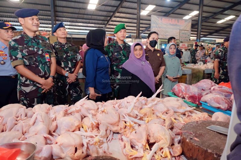 Wali Kota Tanjungpinang Hj Rahma saat meninjau pasar beberapa waktu yang lalu. Foto: Diskominfo Tanjungpinang 