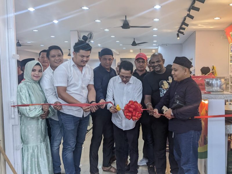 Wakil Wali Kota Batam Amsakar Achmad meresmikan cabang ketiga Warkop Agem Medan. Foto: INIKEPRI.COM