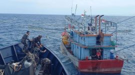 Kementerian Kelautan dan Perikanan (KKP) menertibkan sembilan kapal ikan Indonesia (KII) yang melakukan pelanggaran ketentuan perizinan berusaha dalam operasi pengawasan yang dilaksanakan satu minggu terakhir di perairan Batam, Belawan, dan Makassar. Foto: Diskominfo Tanjungpinang 