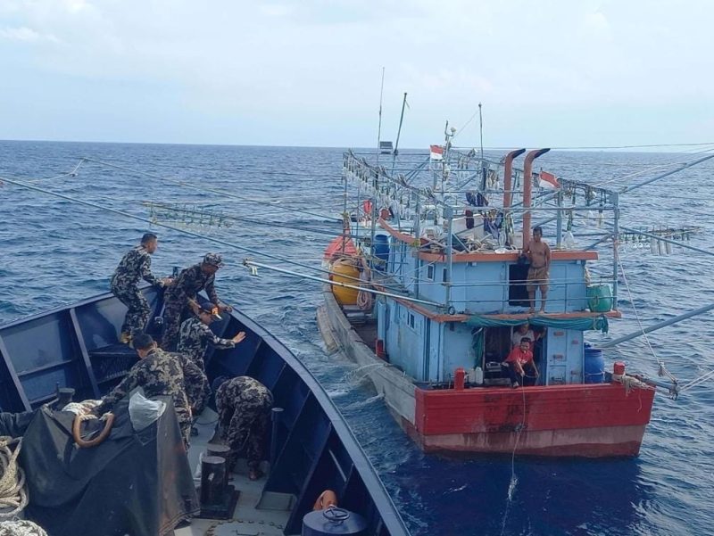 Kementerian Kelautan dan Perikanan (KKP) menertibkan sembilan kapal ikan Indonesia (KII) yang melakukan pelanggaran ketentuan perizinan berusaha dalam operasi pengawasan yang dilaksanakan satu minggu terakhir di perairan Batam, Belawan, dan Makassar. Foto: Diskominfo Tanjungpinang 