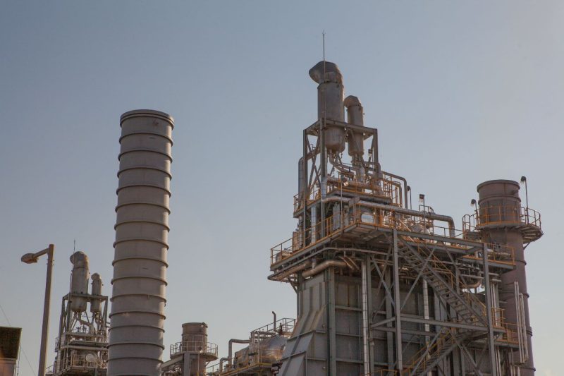 PT PLN Batam mengerahkan berbagai upaya dalam memulihkan kelistrikan akibat gangguan salah satu pembangkit swasta atau _Independent Power Producer_ (IPP) di Batam. Foto: PLN Batam untuk INIKEPRI.COM 