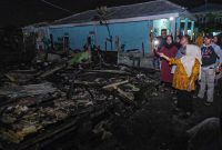 Wali Kota Tanjungpinang, Hj. Rahma, S.IP.,M.M, meninjau lokasi kebakaran. Foto: Diskominfo Tanjungpinang 