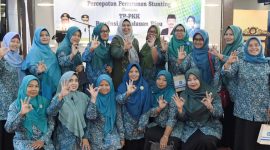 Ketua TP-PKK Provinsi Kepulauan Riau Hj. Dewi Kumalasari Ansar membuka pertemuan bersama Kader PKK Kota Batam guna membahas tentang Penanganan Stunting di Kota Batam Tahun 2023 di Hotel Sahid Batam Center, Batam, Selasa (30/5). Foto: Diskominfo Kepri 
