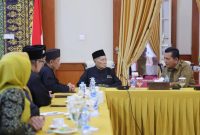 Gubernur Ansar diskusi bersama Jajaran Pengurus Lembaga Adat Melayu Provinsi Kepri di Gedung Daerah Provinsi Kepulauan Riau, Tanjungpinang. Foto: Diskominfo Kepri