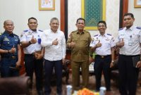 Silaturahmi Kepala Kantor Kesyahbandaran dan Otoritas Pelabuhan (KSOP) Tanjungpinang Ridwan Chaniago bersama Gubernur Kepulauan Riau Ansar Ahmad. Foto: Diskominfo Kepri 