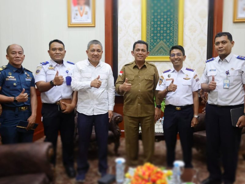Silaturahmi Kepala Kantor Kesyahbandaran dan Otoritas Pelabuhan (KSOP) Tanjungpinang Ridwan Chaniago bersama Gubernur Kepulauan Riau Ansar Ahmad. Foto: Diskominfo Kepri 