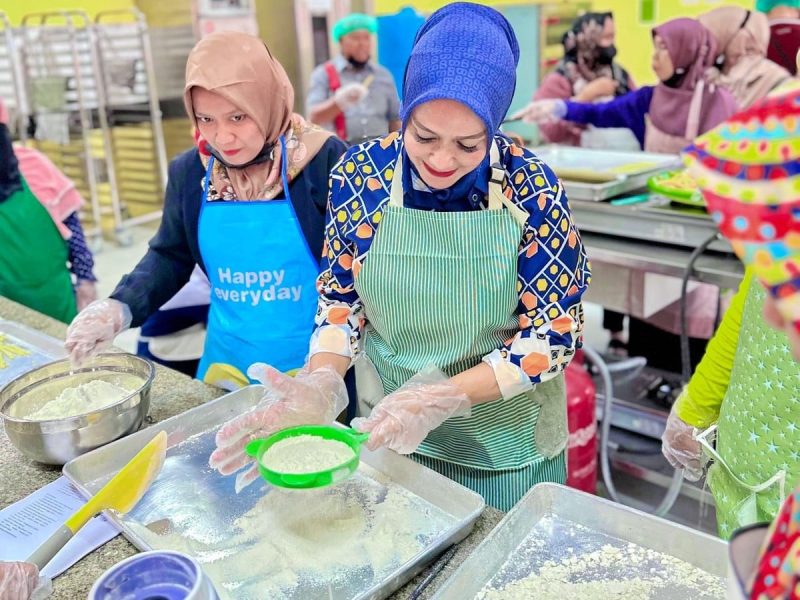 Sejak 29 Mei hingga 2 Juni 2023, sebanyak 30 pelaku industri kecil menengah (IKM) makanan mengikuti pelatihan teknik produksi dan standarisasi produk yang diadakan Dinas Perdagangan dan Perindustrian (Disdagin) Kota Tanjungpinang. Foto: Diskominfo Tanjungpinang 