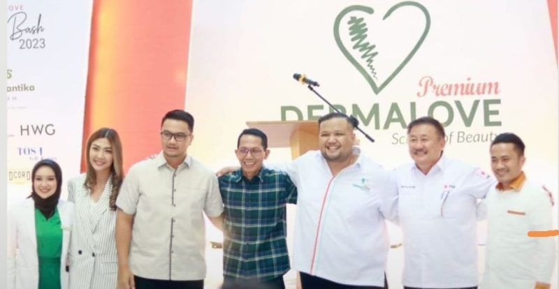Dermalove menggelar acara Beauty Bash 2023 di Atrium Timur Mega Mall Batam Center. Acara ini dibuka oleh Wakil Wali Kota Batam Amsakar Achmad. Foto: Istimewa 