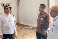 Menteri Koordinator Pembangunan Manusia dan Kebudayaan (Menko PMK) Muhadjir Effendy saat meninjau kemah yang disediakan untuk jemaah haji Indonesia. Foto: Kemenko PMK