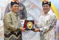 Gubernur Kepulauan Riau H. Ansar Ahmad menghadiri silaturahmi bersama Ikatan Warga Kuantan Singingi (IWAKUSI) Tanjungpinang - Bintan dan Masyarakat Kuantan Singingi di Perantauan di Hotel Comforta Tanjungpinang, Sabtu (3/6) malam. Foto: Diskominfo Kepri