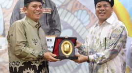 Gubernur Kepulauan Riau H. Ansar Ahmad menghadiri silaturahmi bersama Ikatan Warga Kuantan Singingi (IWAKUSI) Tanjungpinang - Bintan dan Masyarakat Kuantan Singingi di Perantauan di Hotel Comforta Tanjungpinang, Sabtu (3/6) malam. Foto: Diskominfo Kepri 