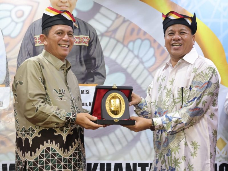 Gubernur Kepulauan Riau H. Ansar Ahmad menghadiri silaturahmi bersama Ikatan Warga Kuantan Singingi (IWAKUSI) Tanjungpinang - Bintan dan Masyarakat Kuantan Singingi di Perantauan di Hotel Comforta Tanjungpinang, Sabtu (3/6) malam. Foto: Diskominfo Kepri 