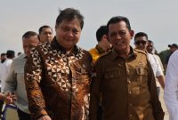 Gubernur Kepulauan Riau H. Ansar Ahmad mendampingi Menko Perekonomian RI Airlangga Hartarto dalam acara Grand Launching 6 perusahaan baru yang berada di Kawasan Wiraraja Industrial Park Punggur, Kota Batam, Senin (5/6). Foto: Diskominfo Kepri 