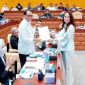 Anggota DPR RI dari Partai Golkar Dapil Kepulauan Riau Cen Sui Lan bersama Menteri Perhubungan Budi Karya Sumadi. Foto: Istimewa 