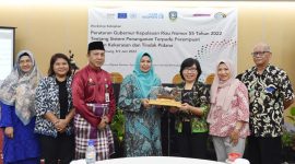 Ketua Lembaga Koordinasi Kesejahteraan Sosial (LKKS) Provinsi Kepulauan Riau Hj. Dewi Kumalasari Ansar menghadiri Workshop Kebijakan Peraturan Gubernur (Pergub) Kepulauan Riau nomor 55 tahun 2022 tentang Sistem Penanganan Terpadu Perempuan Korban Kekerasan dan Tindak Pidana (SPT-PKKTP), di Hotel Aston, Tanjungpinang, Jum'at (9/6). Foto: Diskominfo Tanjungpinang 