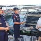 Kementerian Kelautan dan Perikanan (KKP) menyegel Keramba Jaring Apung (KJA) milik PT CTS di wilayah Jembatan Enam, Batam, Kepulauan Riau pada Jumat (9/6/2023). Foto:Istimewa 