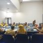 Wali kota Tanjungpinang, Hj. Rahma, S.IP.,M.M, menghadiri rapat koordinasi pengendalian inflasi tahun 2023 melalui zoom meeting bersama Kemendagri. Foto: Diskominfo Tanjungpinang 