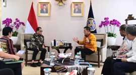 Gubernur Kepulauan Riau, H. Ansar Ahmad, dan Bupati Karimun, Aunur Rafiq, melakukan pertemuan penting dengan Menteri Perhubungan, Budi Karya Sumadi, di Jakarta (12/6). Foto: Diskominfo Kepri 