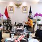 Gubernur Kepulauan Riau, H. Ansar Ahmad, dan Bupati Karimun, Aunur Rafiq, melakukan pertemuan penting dengan Menteri Perhubungan, Budi Karya Sumadi, di Jakarta (12/6). Foto: Diskominfo Kepri 
