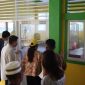 Cen Sui Lan bersama Rudy Chua dan Reni Yang meninjau ruang kelas yang bisa digunakan untuk belajar bagi siswa SMKN 1 Tanjungpinang saat Kundapil, akhir Mei 2023 lalu. Foto: yen/suaraserumpun.com
