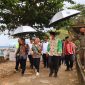 Anggota DPR RI dari Partai Golkar Dapil Kepulauan Riau Cen Sui Lan saat berkunjung ke Desa Tiangau, Kabupaten Anambas, didampingi H Abdul Haris Bupati Anambas, Hadi Candra Anggota DPRD Provinsi Kepri Fraksi Golkar Dapil Anambas-Natuna. Foto: Istimewa 