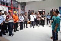 Gubernur Kepulauan Riau H. Ansar Ahmad mendampingi Menteri Hukum dan HAM RI Yasonna Laoly meninjau Lembaga Pemasyarakatan (Lapas) Narkotika Kelas IIA Tanjungpinang di Kp. Banjar KM. 18 Kijang, Bintan, Sabtu (17/6). Foto: Diskominfo Kepri 