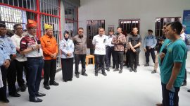 Gubernur Kepulauan Riau H. Ansar Ahmad mendampingi Menteri Hukum dan HAM RI Yasonna Laoly meninjau Lembaga Pemasyarakatan (Lapas) Narkotika Kelas IIA Tanjungpinang di Kp. Banjar KM. 18 Kijang, Bintan, Sabtu (17/6). Foto: Diskominfo Kepri 