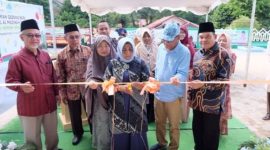 Wali Kota Tanjungpinang, Hj. Rahma, S.IP.,M.M, meresmikan gedung baru Raudhatul Athfal (RA) Al Madinah yang terletak di Jalan Merpati Batu 11, Kecamatan Tanjungpinang Timur, Sabtu (17/6/2023). Foto: Diskominfo Tanjungpinang 