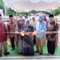 Wali Kota Tanjungpinang, Hj. Rahma, S.IP.,M.M, meresmikan gedung baru Raudhatul Athfal (RA) Al Madinah yang terletak di Jalan Merpati Batu 11, Kecamatan Tanjungpinang Timur, Sabtu (17/6/2023). Foto: Diskominfo Tanjungpinang 
