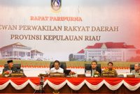 Sekretaris Daerah Provinsi Kepulauan Riau Adi Prihantara hadir mewakili Gubernur Kepulauan Riau H. Ansar Ahmad pada Rapat Paripurna dengan agenda Pendapat Akhir Fraksi-Fraksi DPRD Provinsi Kepri terhadap Rancangan Peraturan Daerah Laporan Pertanggungjawaban Pelaksanaan (LPP) Anggaran Pendapatan Belanja Daerah (APBD) Provinsi Kepri TA 2022 di Aula Wan Seri Beni Dompak, Tanjungpinang, Senin (19/6). Foto: Diskominfo Kepri 