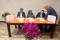 Wali Kota Tanjungpinang Hj. Rahma, S.IP, MM terus bergerak mendatangkan investasi ke Tanjungpinang. Dua investor Korea, Kim Jae Mu yang mewakili PT. BS Energy dan PT. Dredolf Indonesia yang diwakili oleh Gunawan, telah menyatakan kesanggupannya untuk berinvestasi membangun Green Industrial Park di Tanjungpinang. Foto: Diskominfo Tanjungpinang 