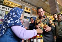 Gubernur Kepulauan Riau H. Ansar Ahmad membuka secara resmi pameran Expo Produk Koperasi Malaysia - Indonesia Tahun 2023, yang dilaksanakan di Atrium Pusat Perbelanjaan Nagoya Hill Kota Batam, Jum'at (23/6). Foto: Diskominfo Kepri 