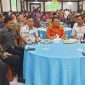 Gubernur Kepri H. Ansar Ahmad menghadiri Hari Ulang Tahun (Harlah) ke-6 Perkumpulan Warga Senayang Lingga dan Singkep (Selingsing) Kabupaten Lingga, yang dilaksanakan di Ballroom Restoran Golden Prawn Bengkong Kota Batam, Minggu (25/6). Foto: Diskominfo Kepri 