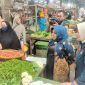 Menjelang Hari Raya Idul Adha 1444 Hijriah, Wali Kota Tanjungpinang, Hj. Rahma, S.IP.,M.M, memantau stok dan harga bahan pokok di Pasar Bintan Center, Kilometer 9 Tanjungpinang, Kepulauan Riau, Senin (26/6/2023). Foto: Diskominfo Tanjungpinang 