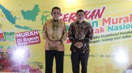 Gubernur Kepulauan Riau H. Ansar Ahmad menemui Kepala Badan Pangan Nasional (Bapanas) RI H. Arief Prasetyo Adi, S.T, M.T di sela acara Gerakan Pangan Murah Serentak Nasional dalam rangka menjaga  stabilitas pasokan dan harga pangan jelang Idul Adha 2023. Foto: Diskominfo Kepri 