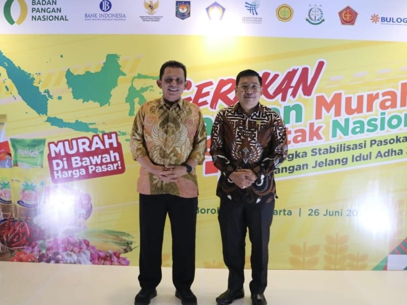 Gubernur Kepulauan Riau H. Ansar Ahmad menemui Kepala Badan Pangan Nasional (Bapanas) RI H. Arief Prasetyo Adi, S.T, M.T di sela acara Gerakan Pangan Murah Serentak Nasional dalam rangka menjaga  stabilitas pasokan dan harga pangan jelang Idul Adha 2023. Foto: Diskominfo Kepri 