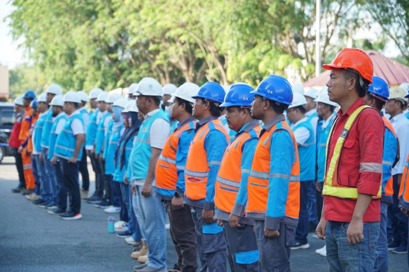 Jelang Hari Raya Idul Adha 1444 H, PT PLN Batam melaksanakan apel siaga keandalan dengan mengelar peralatan dan gelar pasukan. Foto: PLN Batam untuk INIKEPRI.COM 