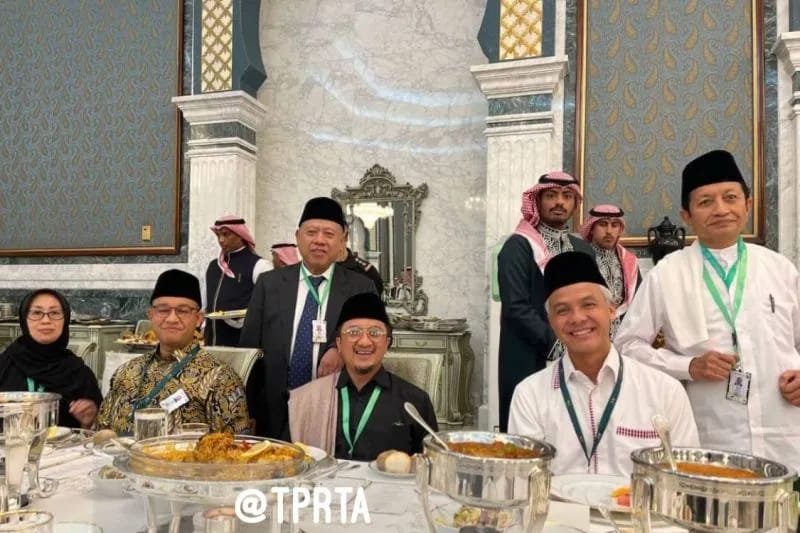 Penceramah Islam Yusuf Mansur di jamuan makan siang undangan Raja Salman bin Abdulaziz al-Saud di Makkah, Kamis (29/6/2023). Foto: ANTARA / HO-Yusuf Mansur)