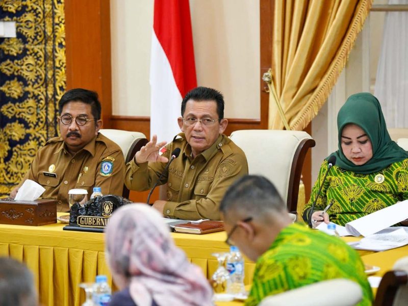 Gubernur Kepulauan Riau H. Ansar Ahmad hadir memimpin Rapat Koordinasi Bapenda Provinsi Kepri dan BP2RD Kabupaten Kota bersama Ikatan Pejabat Pembuat Akta Tanah (IPPAT) dan Ikatan Notaris Indonesia (INI) Kepri dalam rangka Optimalisasi Pendapatan Asli Daerah di Gedung Daerah, Tanjunpinang, Senin (3/7/2023). Foto: Diskominfo Kepri

